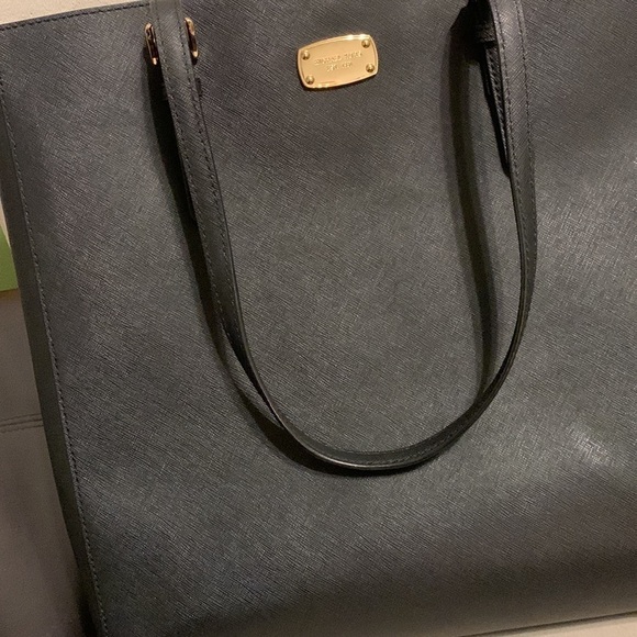 Michael Kors Jet‎ Set Large Travel NS Saffiano Tote in black gold - Picture 4 of 16